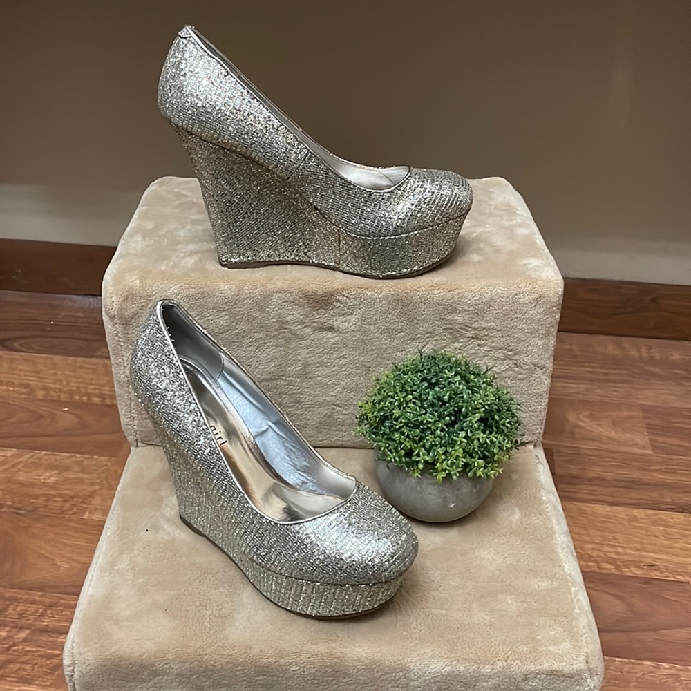 Madden Girl RockOn silver platforms 7.5 shoes